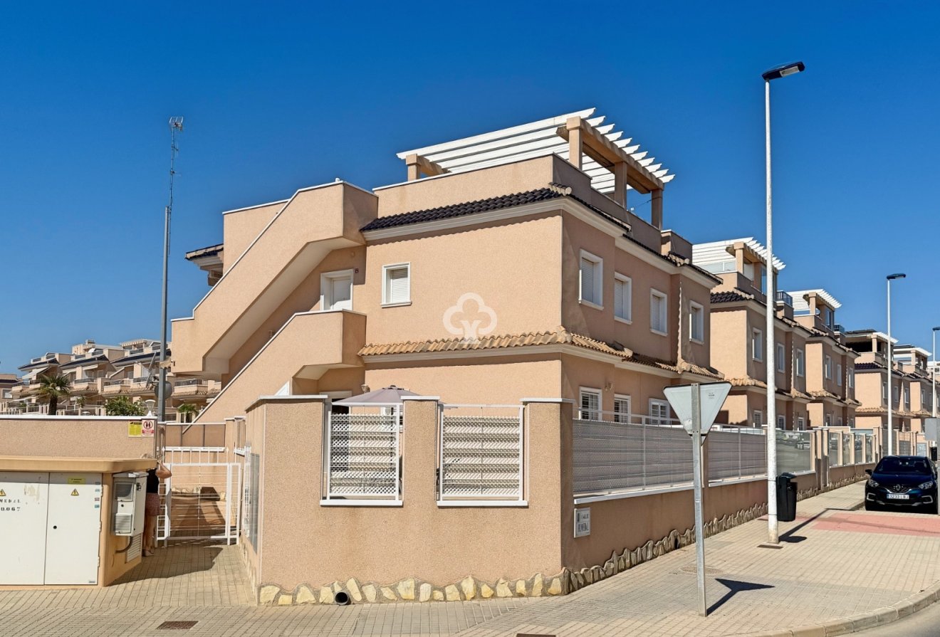 Resale - Bungalow -
Orihuela Costa - Punta Prima