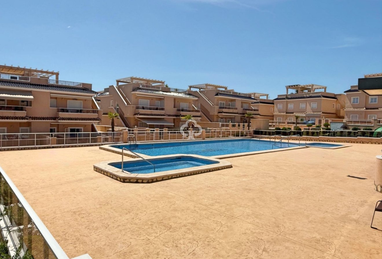 Resale - Bungalow -
Orihuela Costa - Punta Prima