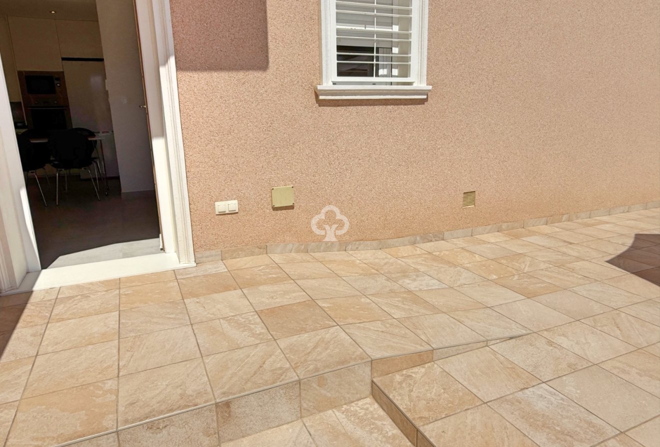 Resale - Bungalow -
Orihuela Costa - Punta Prima