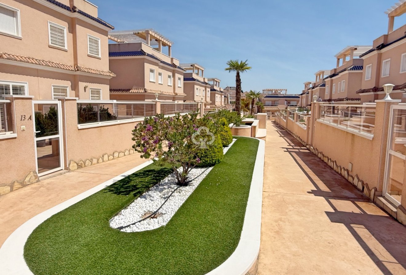 Resale - Bungalow -
Orihuela Costa - Punta Prima