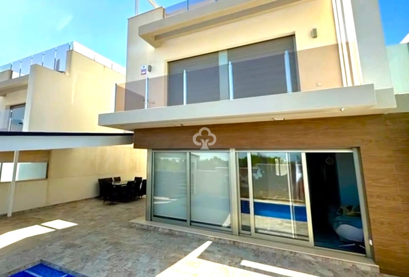 Resale - Chalet independiente -
Orihuela Costa - Villamartín