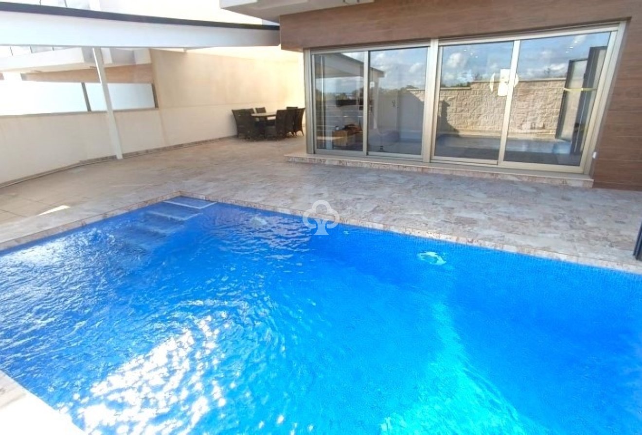 Resale - Chalet independiente -
Orihuela Costa - Villamartín