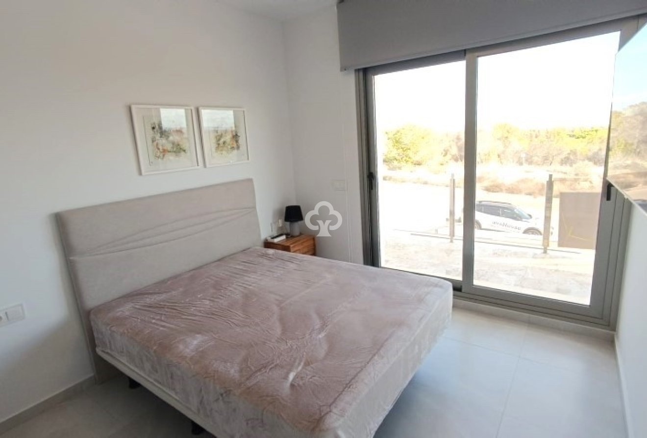 Resale - Chalet independiente -
Orihuela Costa - Villamartín