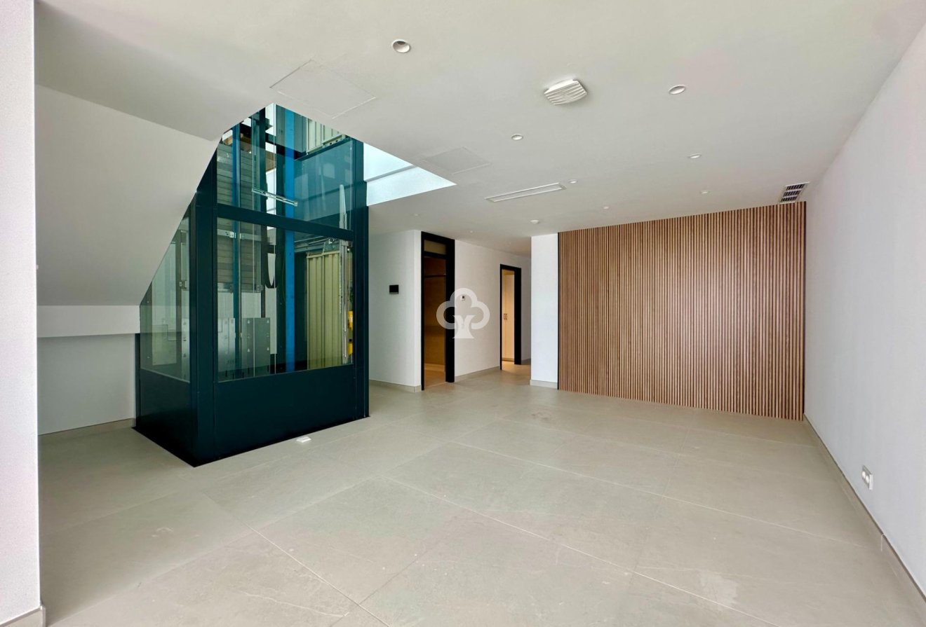 Resale - Semi-detached house -
Fuengirola - Los Pacos