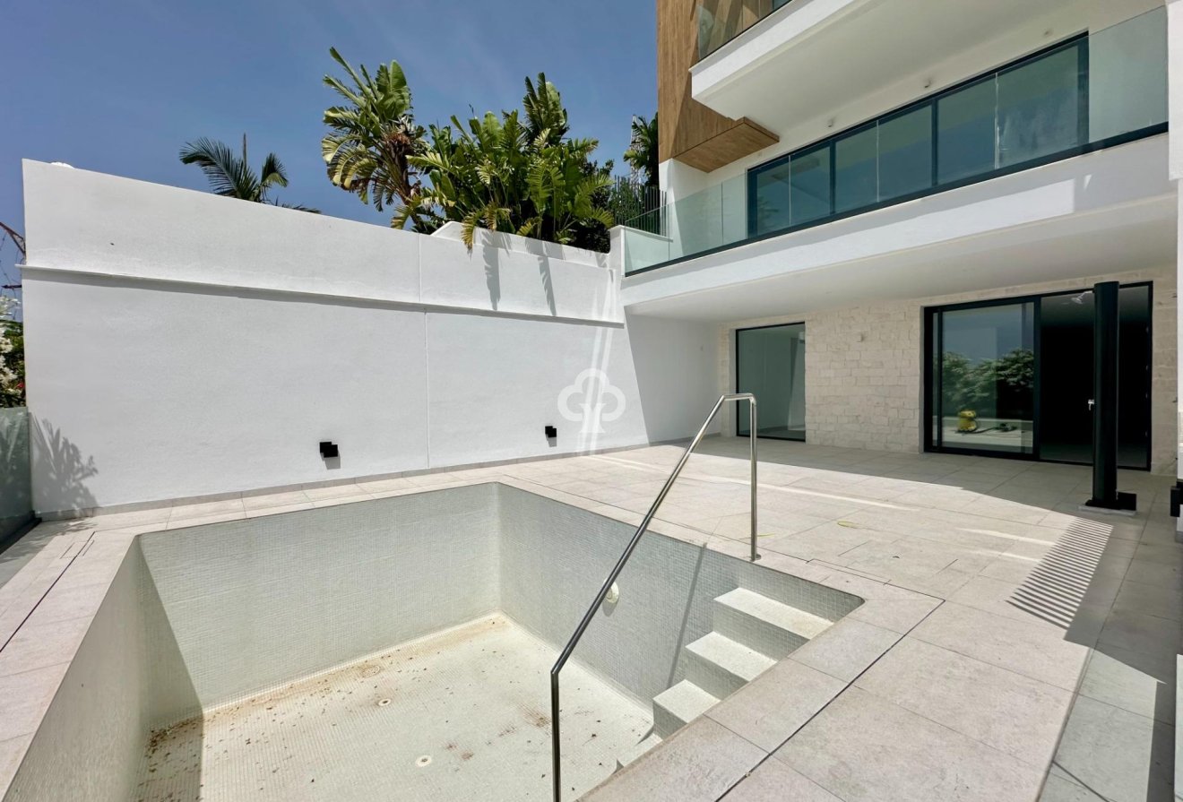 Resale - Semi-detached house -
Fuengirola - Los Pacos