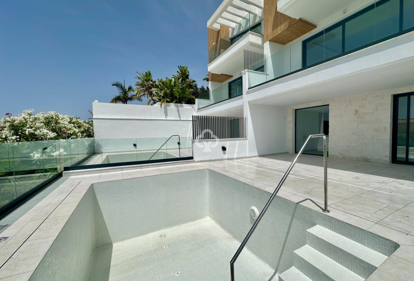 Resale - Semi-detached house -
Fuengirola - Los Pacos