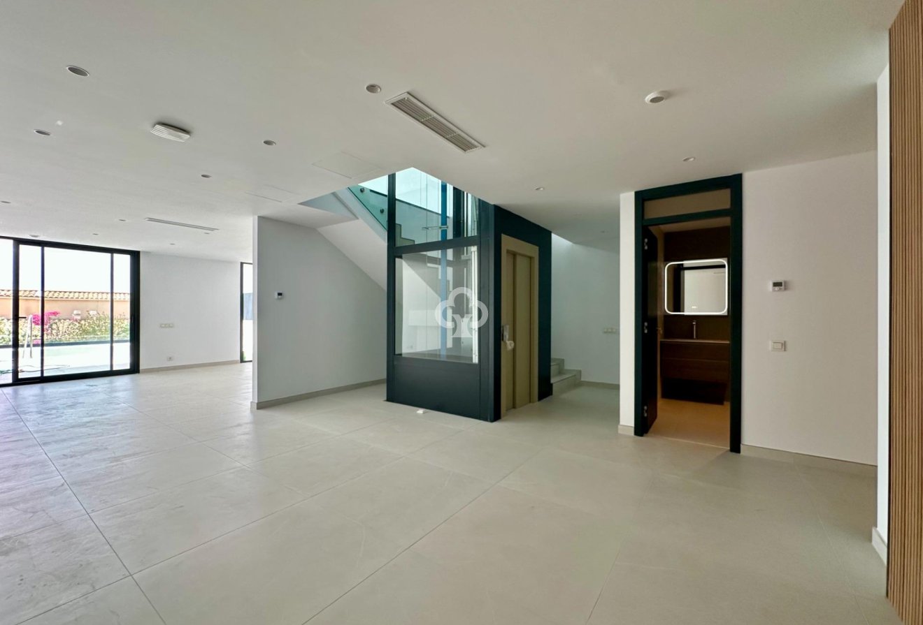 Resale - Semi-detached house -
Fuengirola - Los Pacos