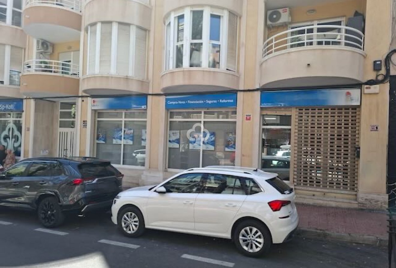 Resale - Commercial -
Torrevieja - 03182, Avenida de las Habaneras