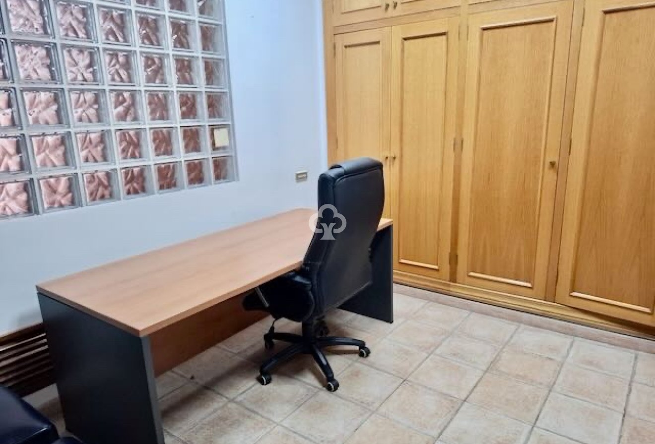 Resale - Commercial -
Torrevieja - 03182, Avenida de las Habaneras