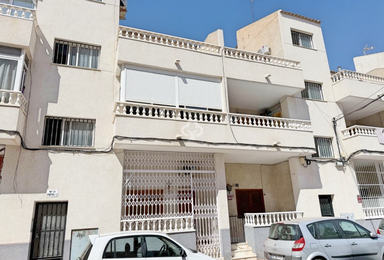 Resale - Apartment / flat -
Torrevieja - Centro