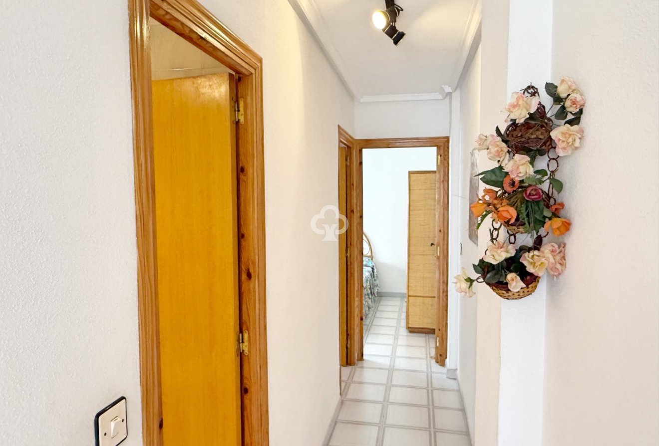 Resale - Apartment / flat -
Torrevieja - Centro