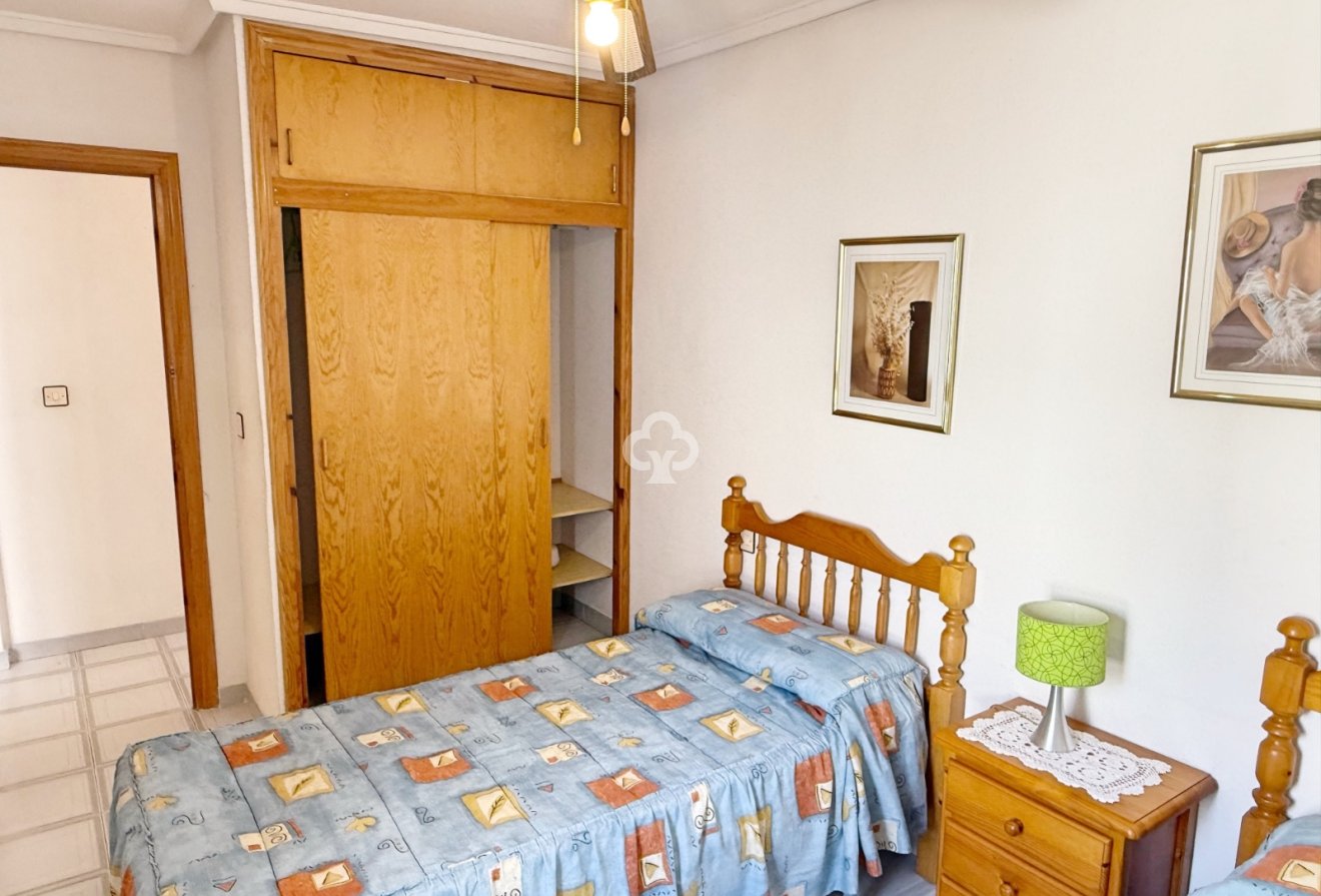 Resale - Apartment / flat -
Torrevieja - Centro