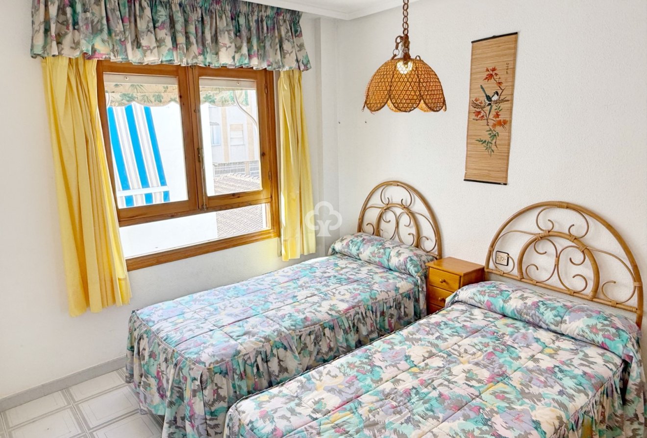 Resale - Apartment / flat -
Torrevieja - Centro