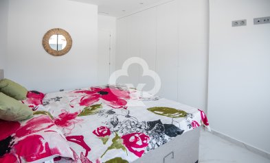 Obra nueva - Chalet independiente -
Pinar de Campoverde