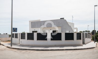 Obra nueva - Chalet independiente -
Pinar de Campoverde
