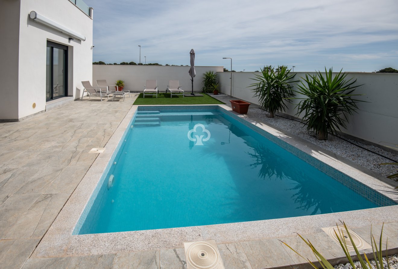 Obra nueva - Chalet independiente -
Pinar de Campoverde