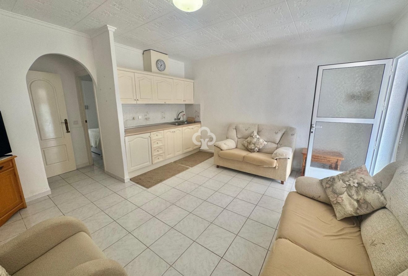 Resale - Bungalow -
Torrevieja - 03184