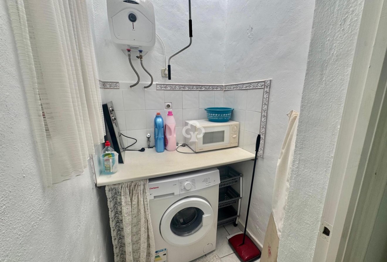 Resale - Bungalow -
Torrevieja - 03184