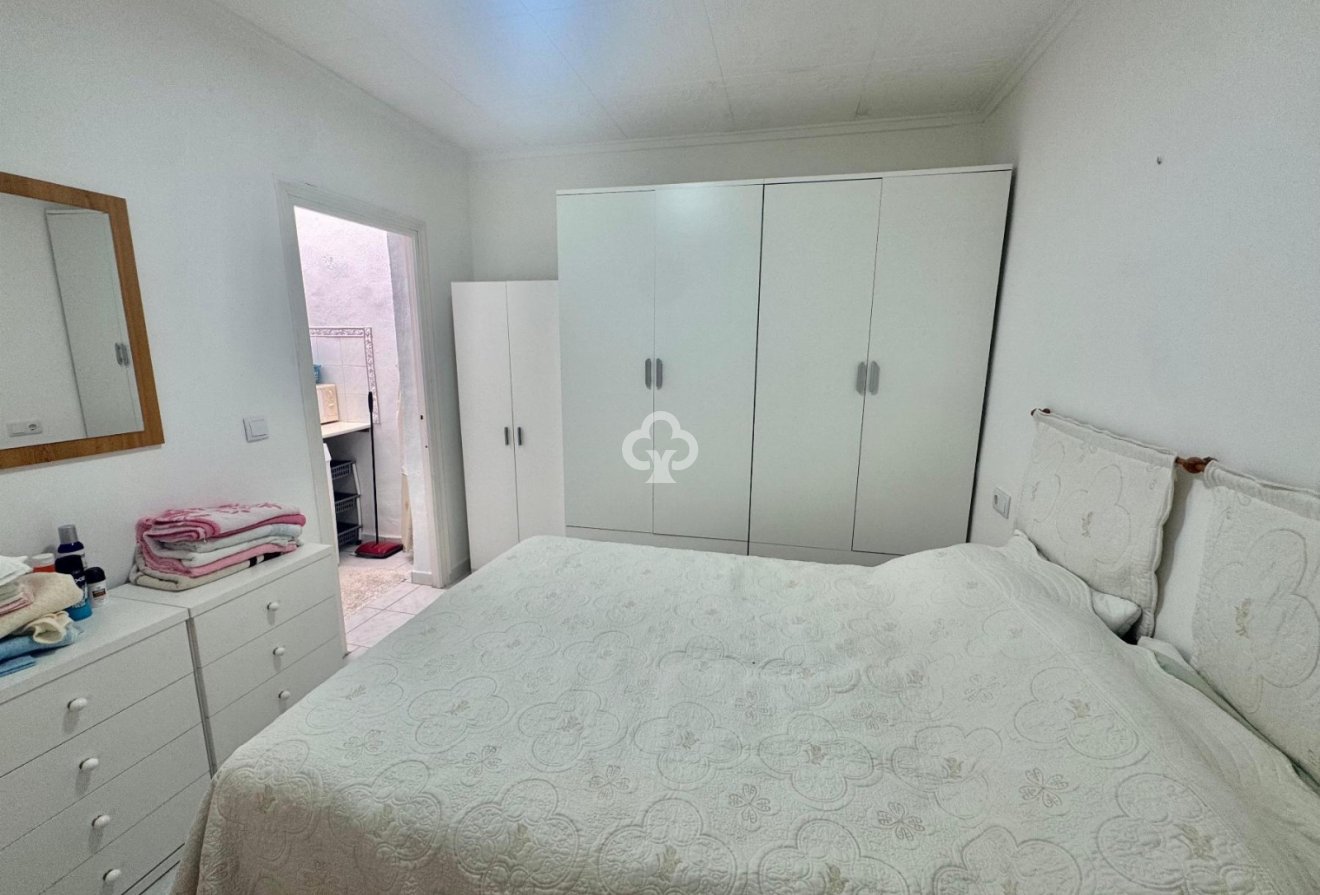 Resale - Bungalow -
Torrevieja - 03184