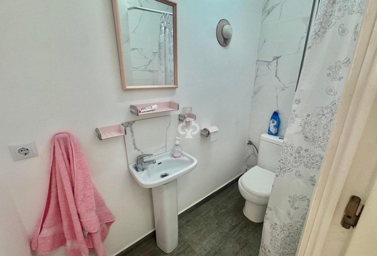 Resale - Bungalow -
Torrevieja - 03184