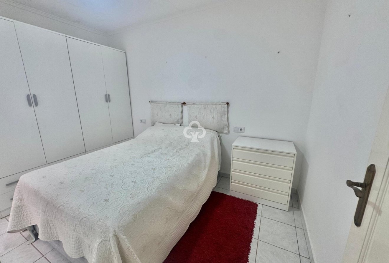 Resale - Bungalow -
Torrevieja - 03184