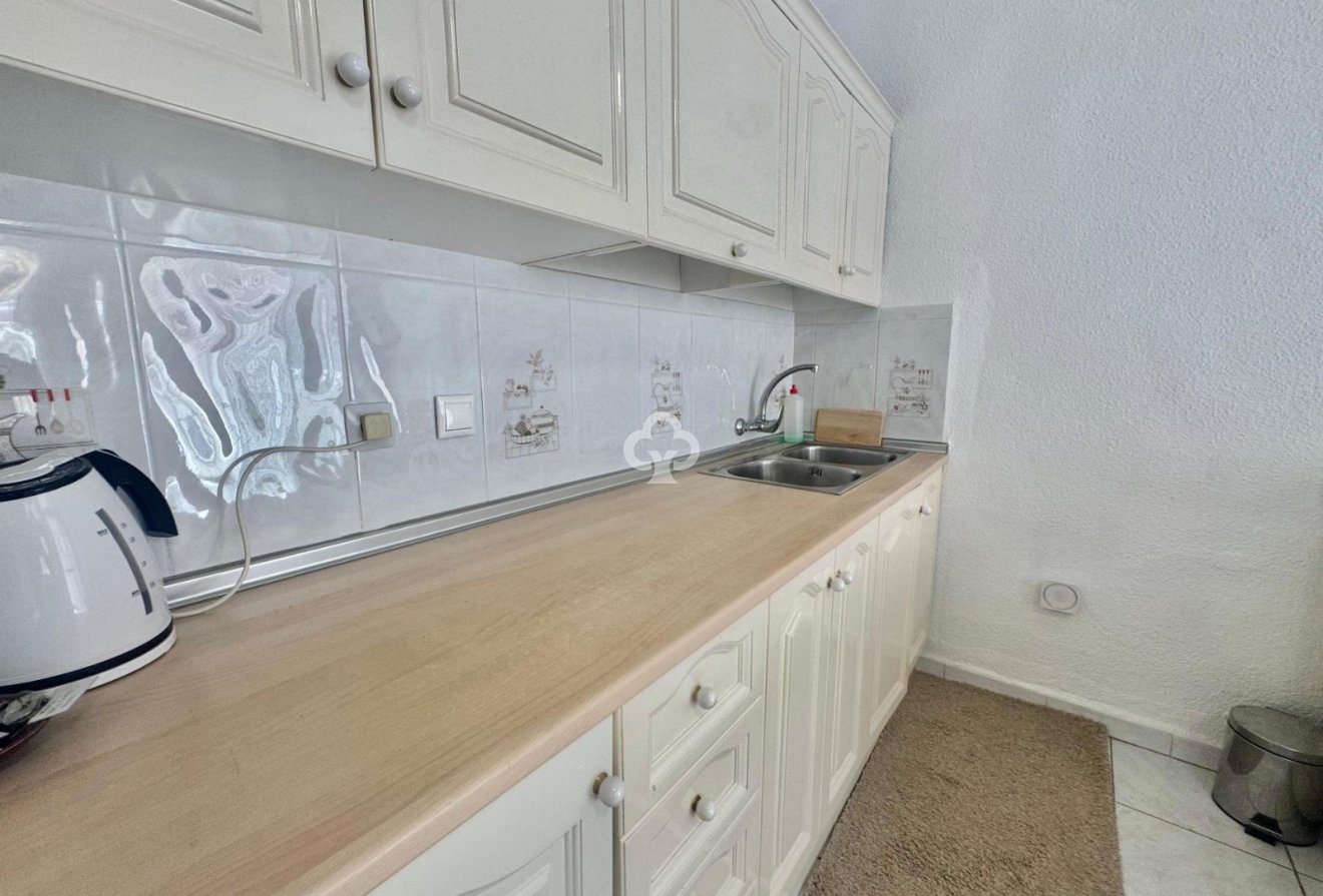 Resale - Bungalow -
Torrevieja - 03184