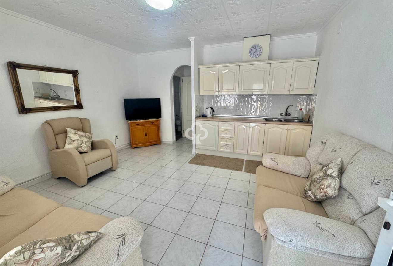 Resale - Bungalow -
Torrevieja - 03184