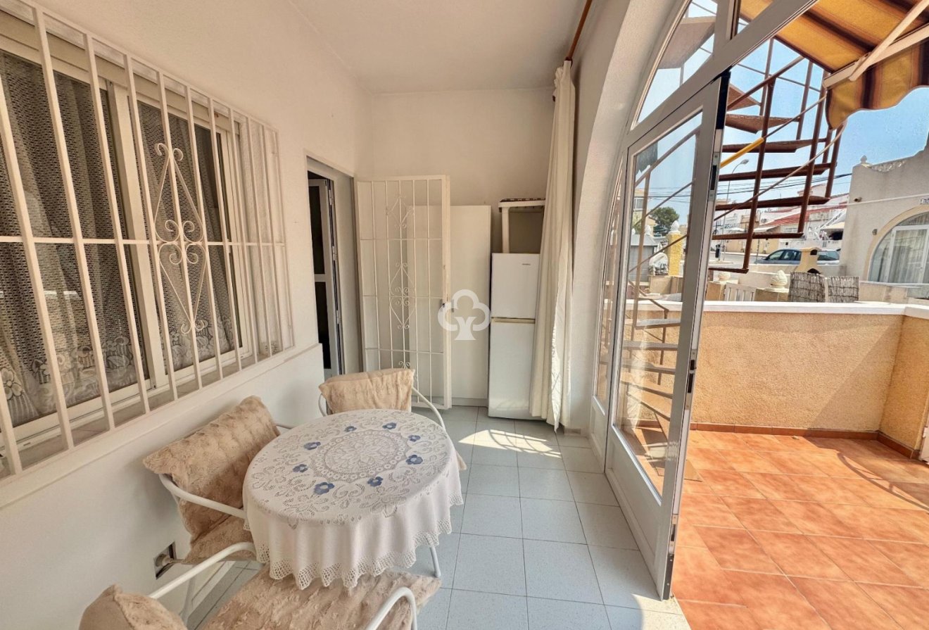 Resale - Bungalow -
Torrevieja - 03184