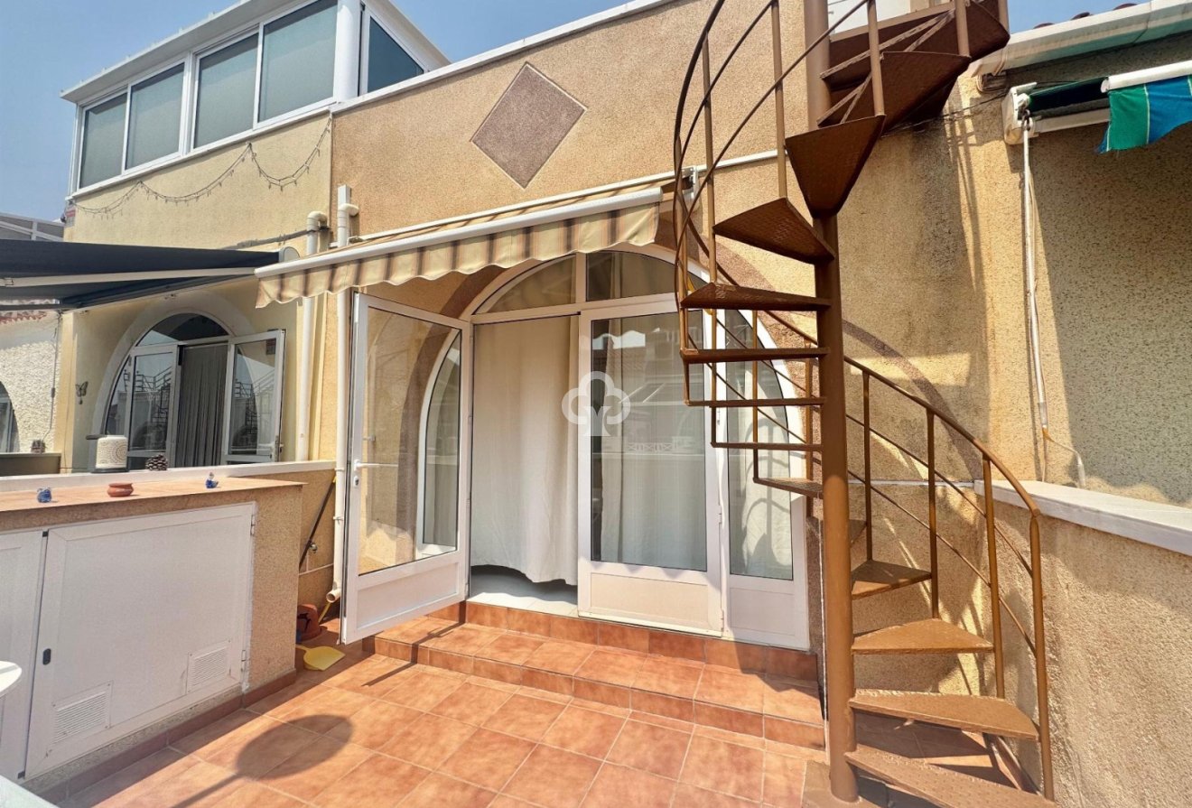 Resale - Bungalow -
Torrevieja - 03184