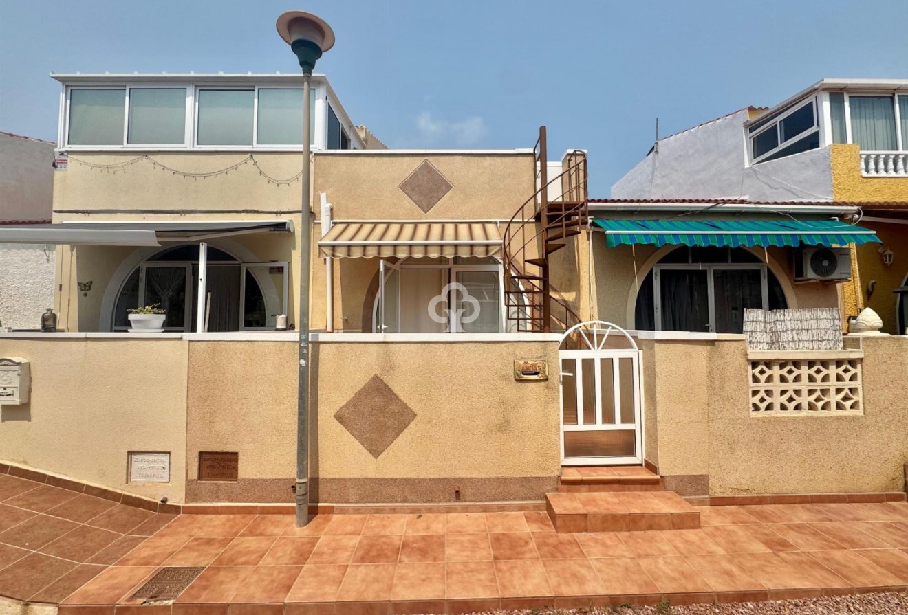 Resale - Bungalow -
Torrevieja - 03184