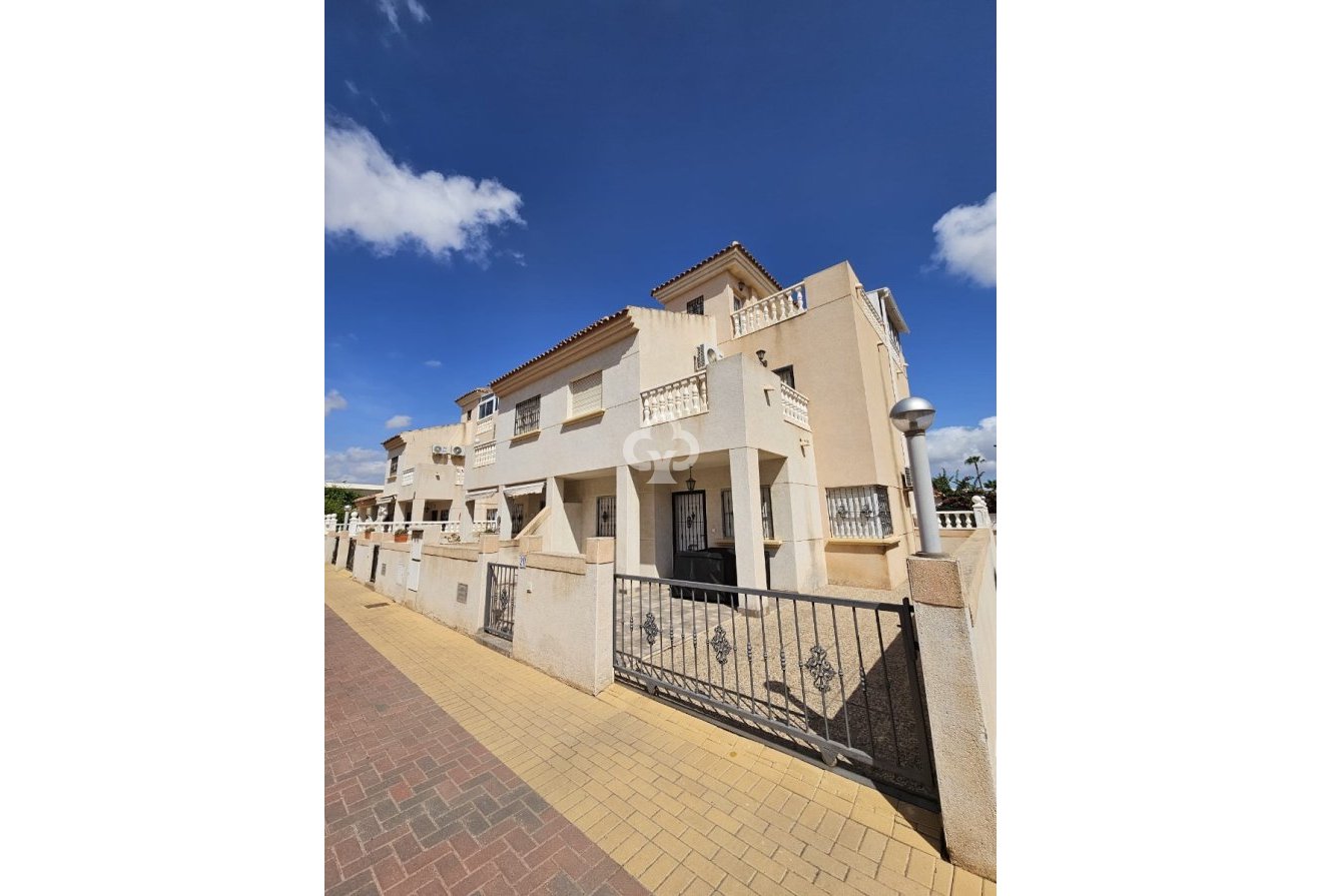 Resale - Duplex -
Torrevieja - 03184
