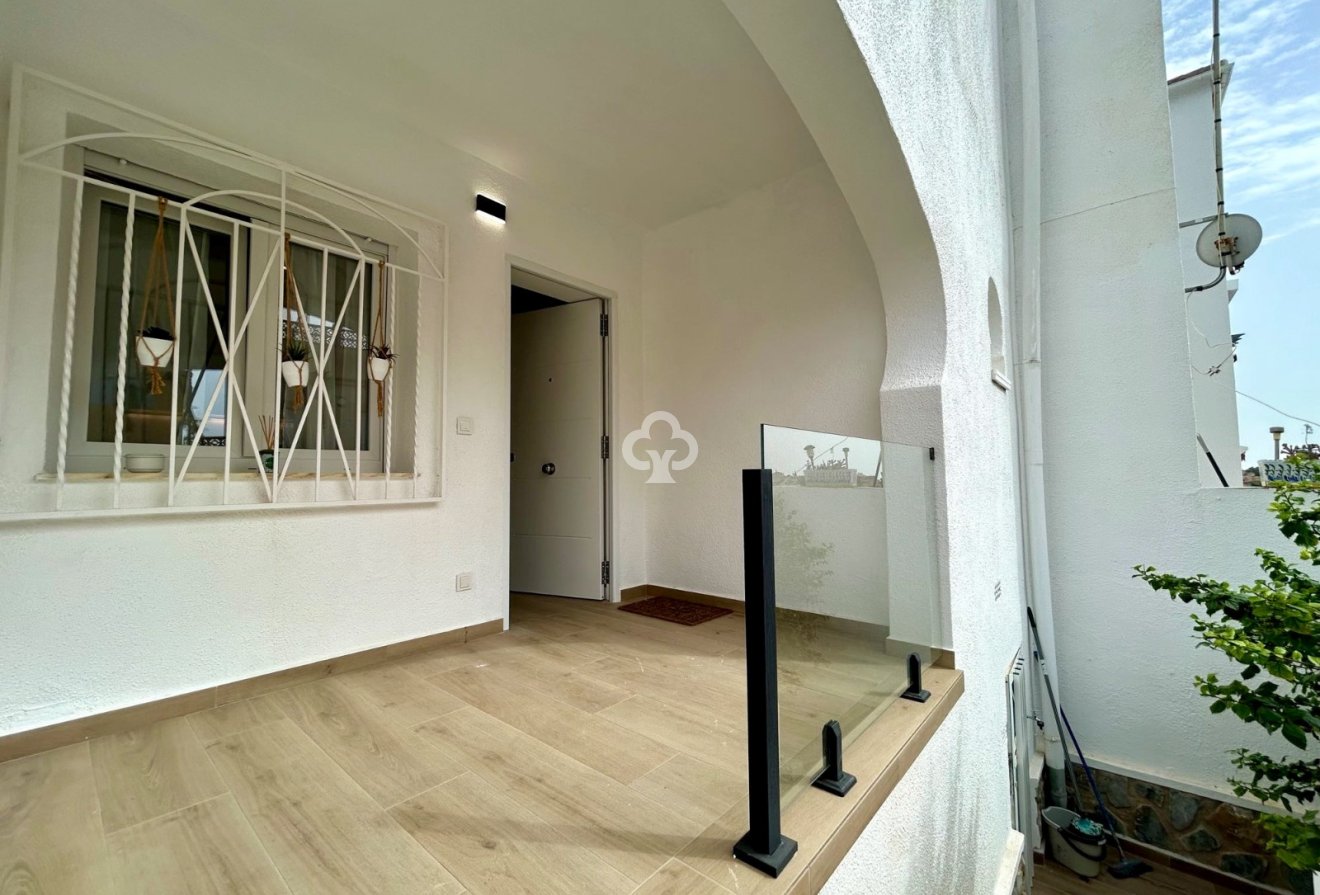 Jälleenmyynti - Huoneisto -
San Miguel de Salinas