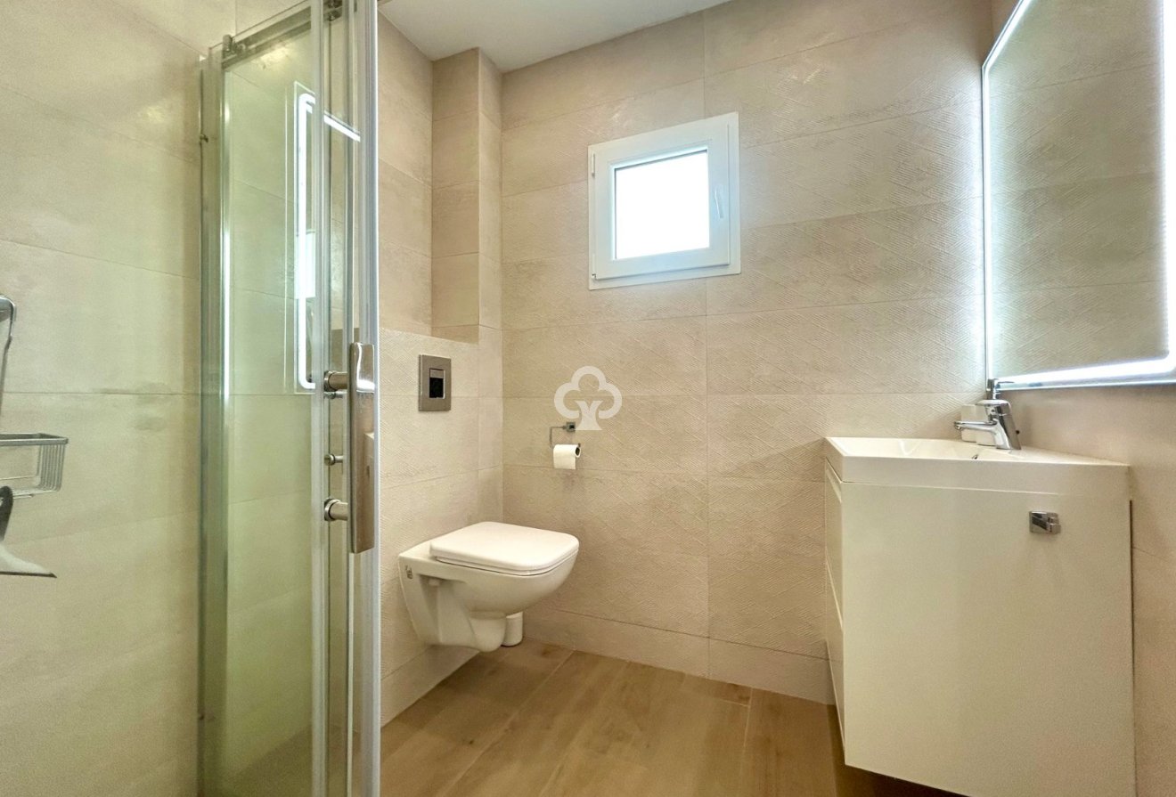 Jälleenmyynti - Huoneisto -
San Miguel de Salinas