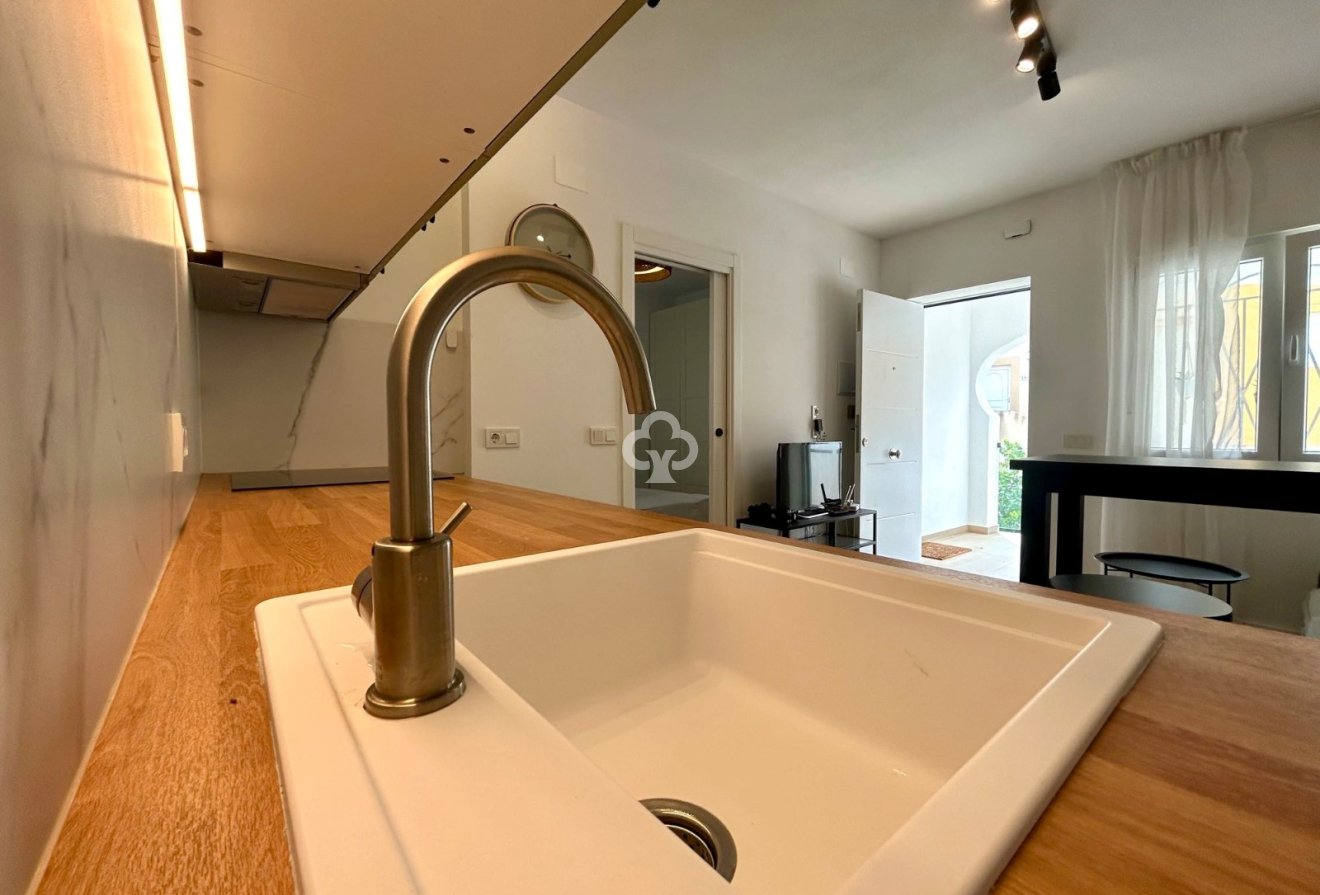 Jälleenmyynti - Huoneisto -
San Miguel de Salinas