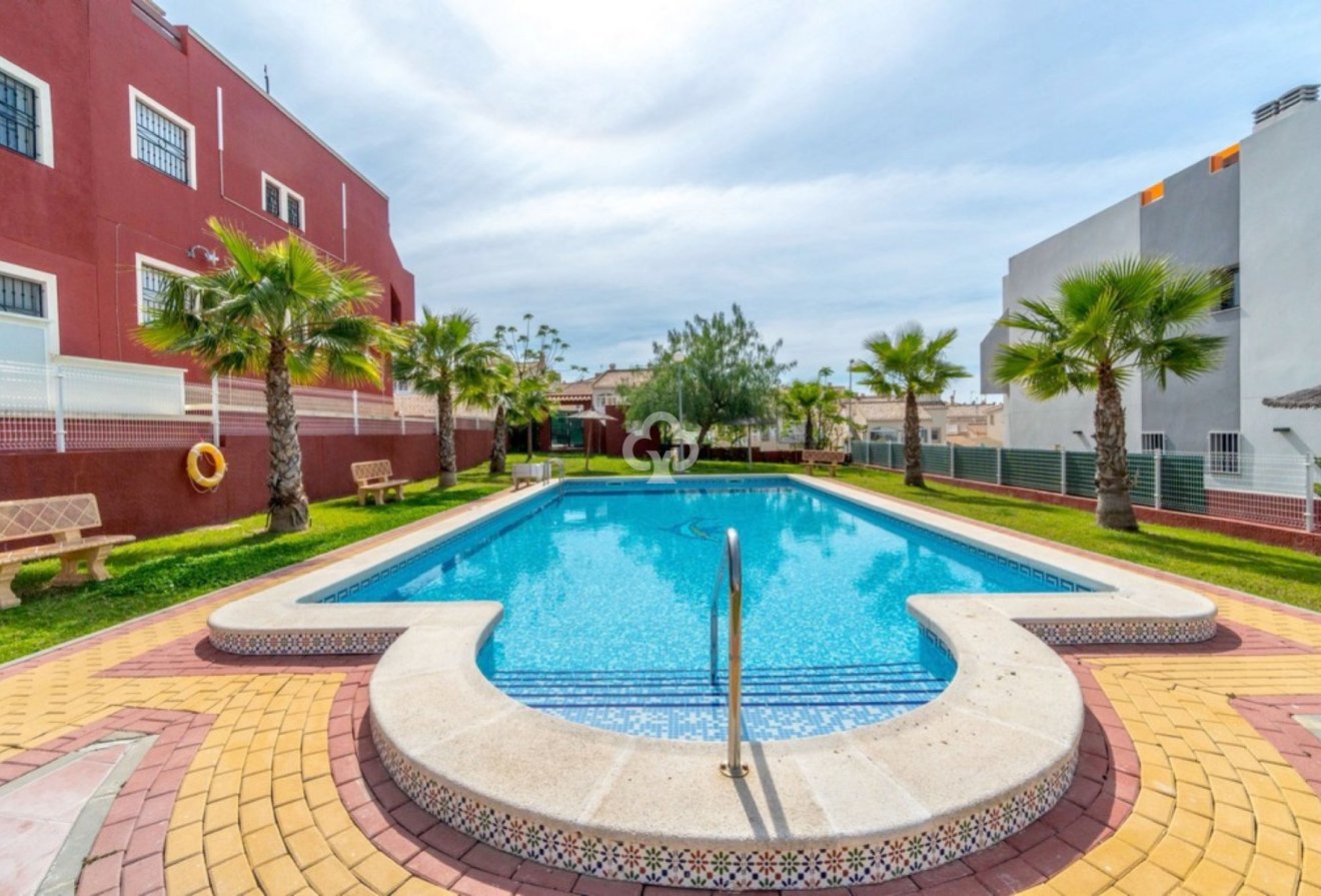 Resale - Bungalow -
Orihuela Costa - Los Altos