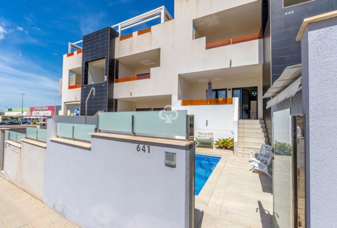 Resale - Bungalow -
Orihuela Costa - Los Altos