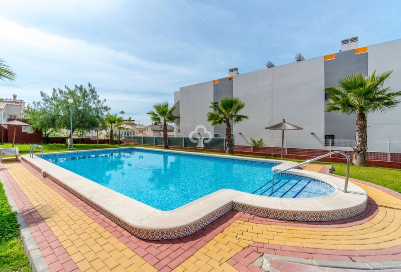 Resale - Bungalow -
Orihuela Costa - Los Altos