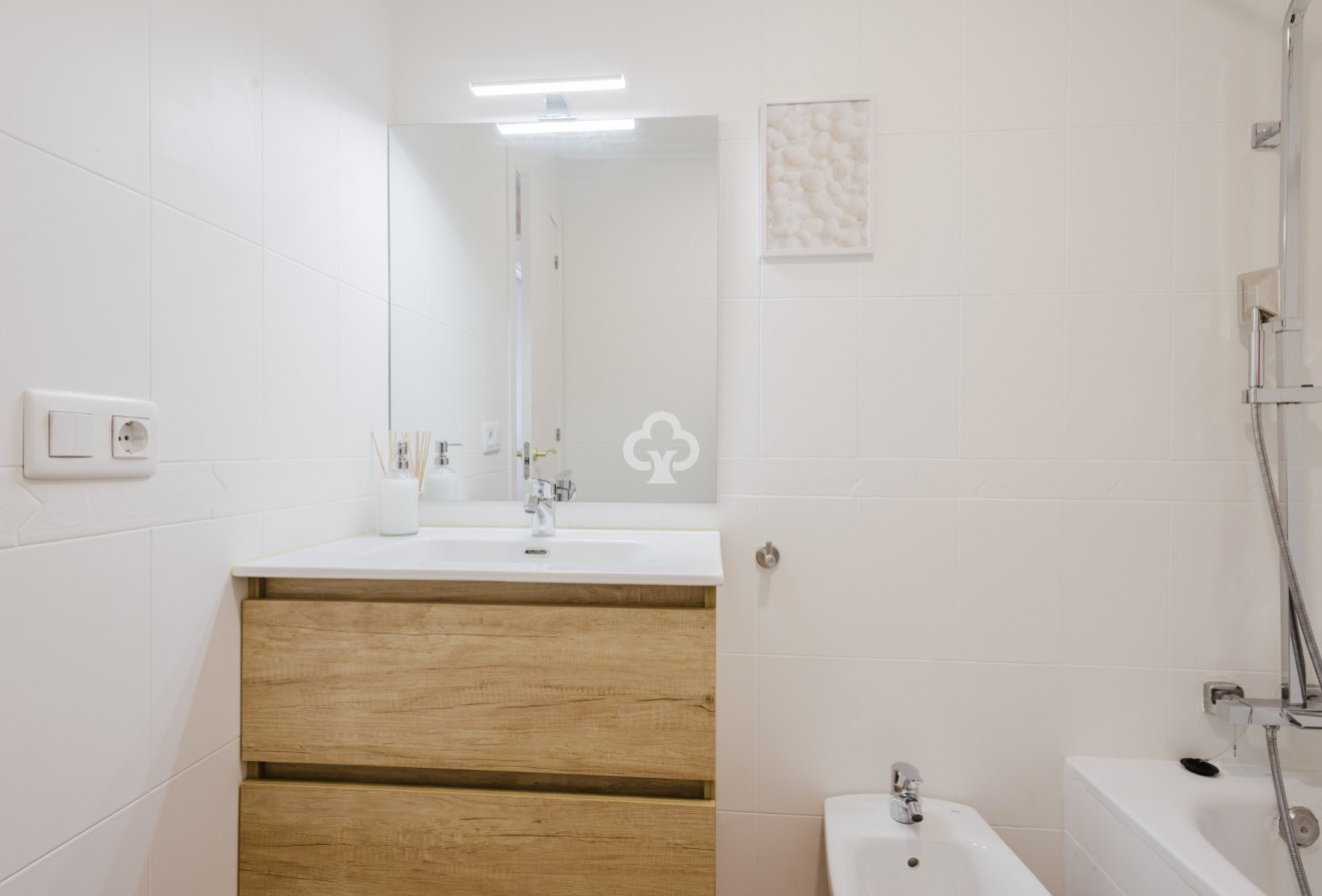 Resale - Apartment / flat -
Torrevieja - El Acequión - Los Náufragos