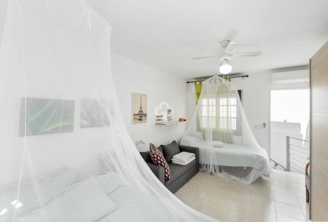 Resale - Duplex -
Orihuela Costa - La Florida