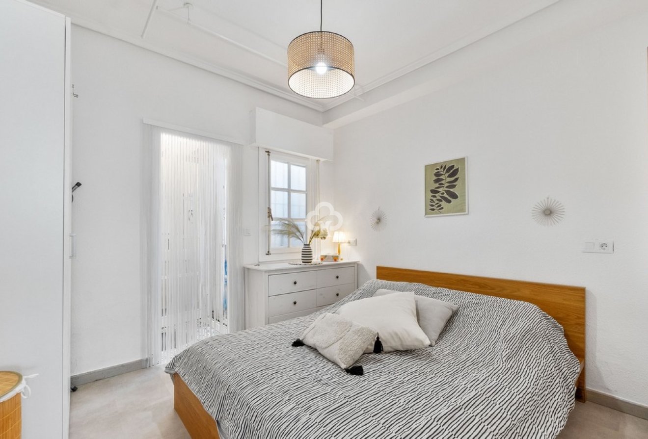 Resale - Duplex -
Orihuela Costa - La Florida