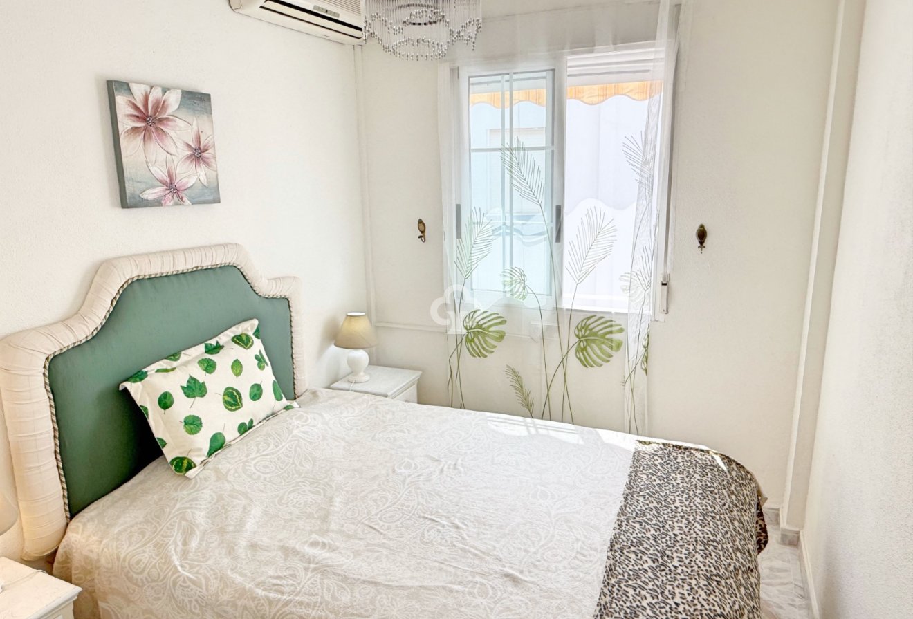 Resale - Apartment / flat -
Torrevieja - Nueva Torrevieja - Aguas Nuevas