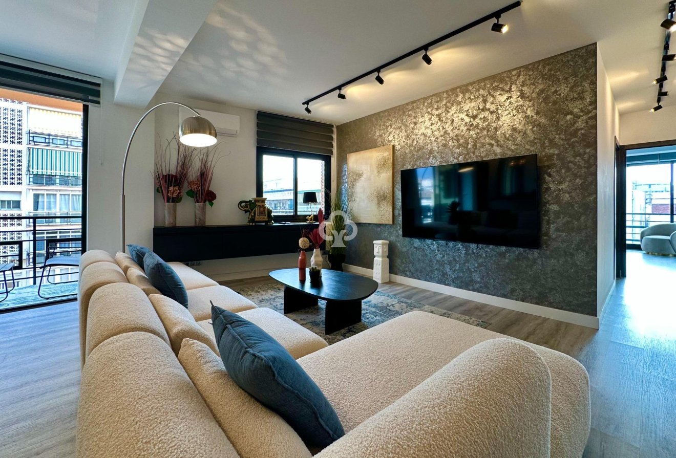 Resale - Apartament -
Fuengirola - 1ª Línea de playa