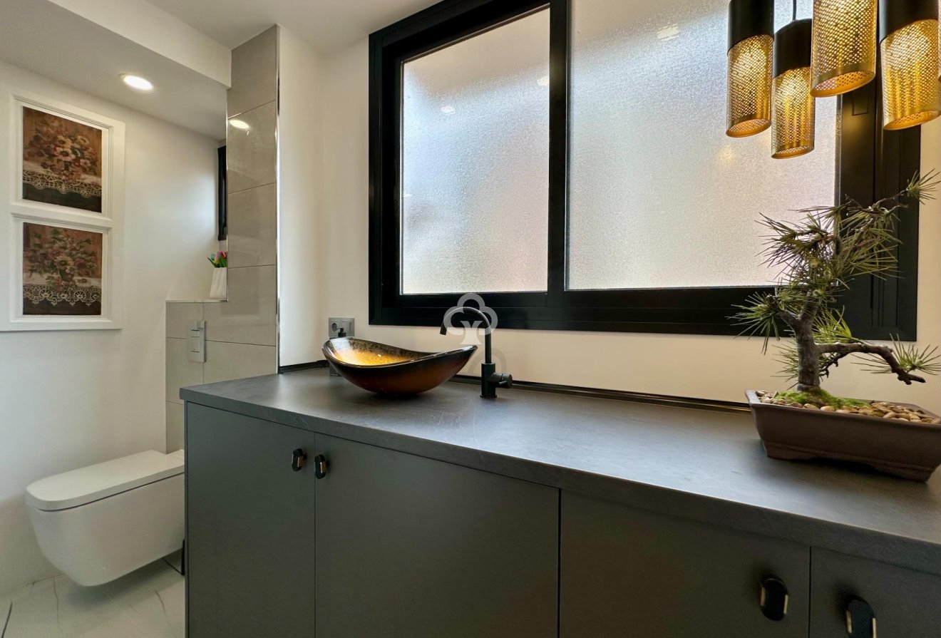 Resale - Apartament -
Fuengirola - 1ª Línea de playa