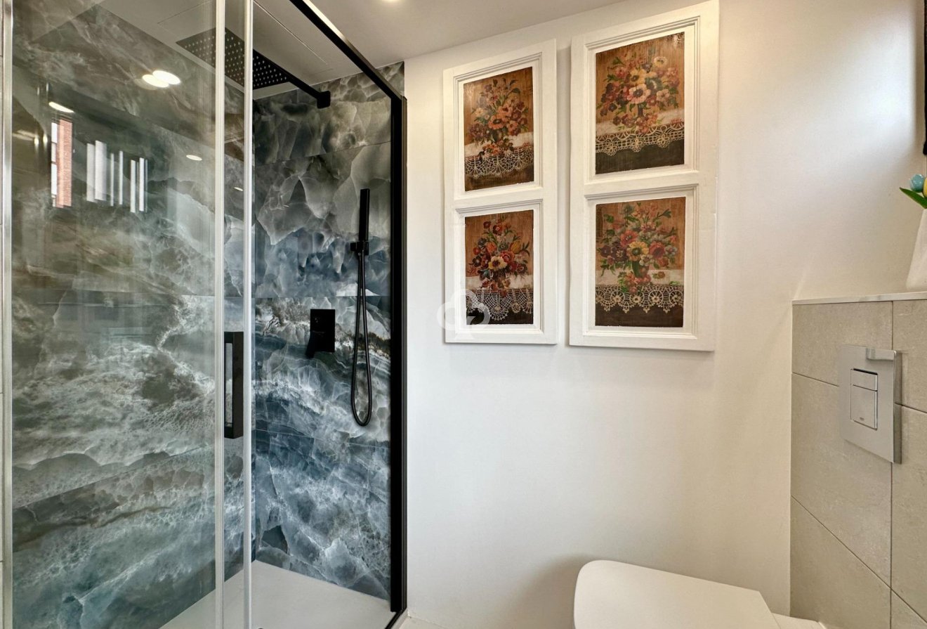 Resale - Apartament -
Fuengirola - 1ª Línea de playa