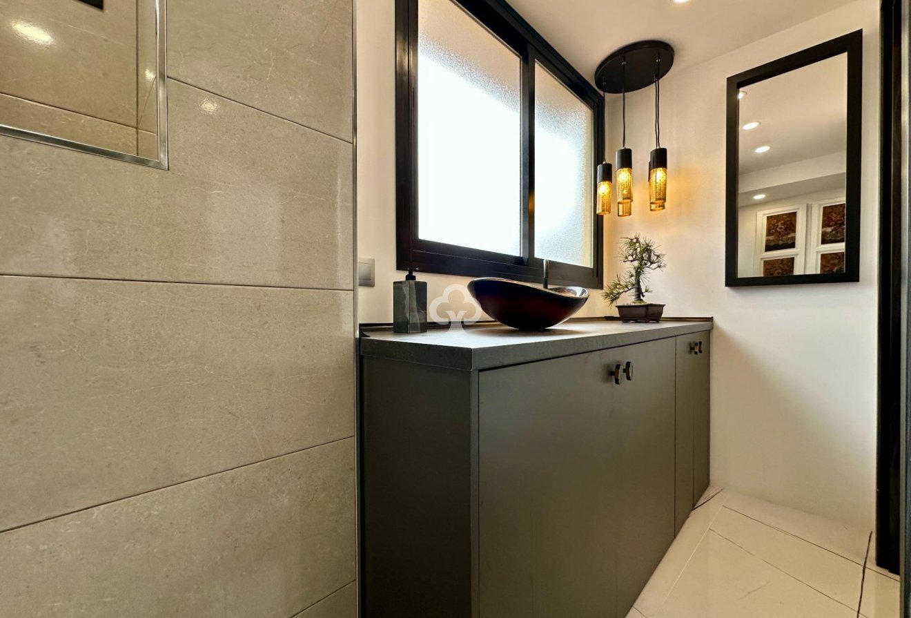 Resale - Apartament -
Fuengirola - 1ª Línea de playa