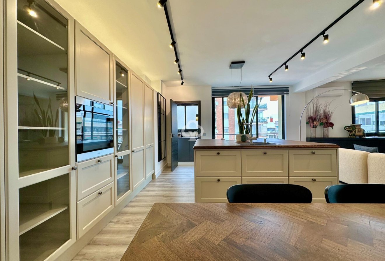 Resale - Apartament -
Fuengirola - 1ª Línea de playa