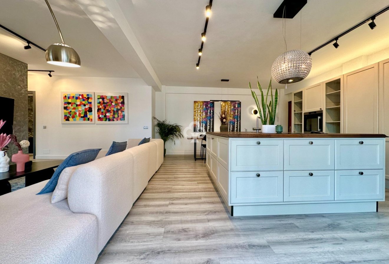 Resale - Apartament -
Fuengirola - 1ª Línea de playa