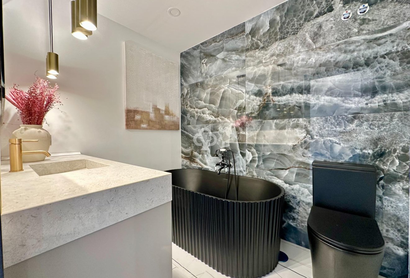 Resale - Apartament -
Fuengirola - 1ª Línea de playa