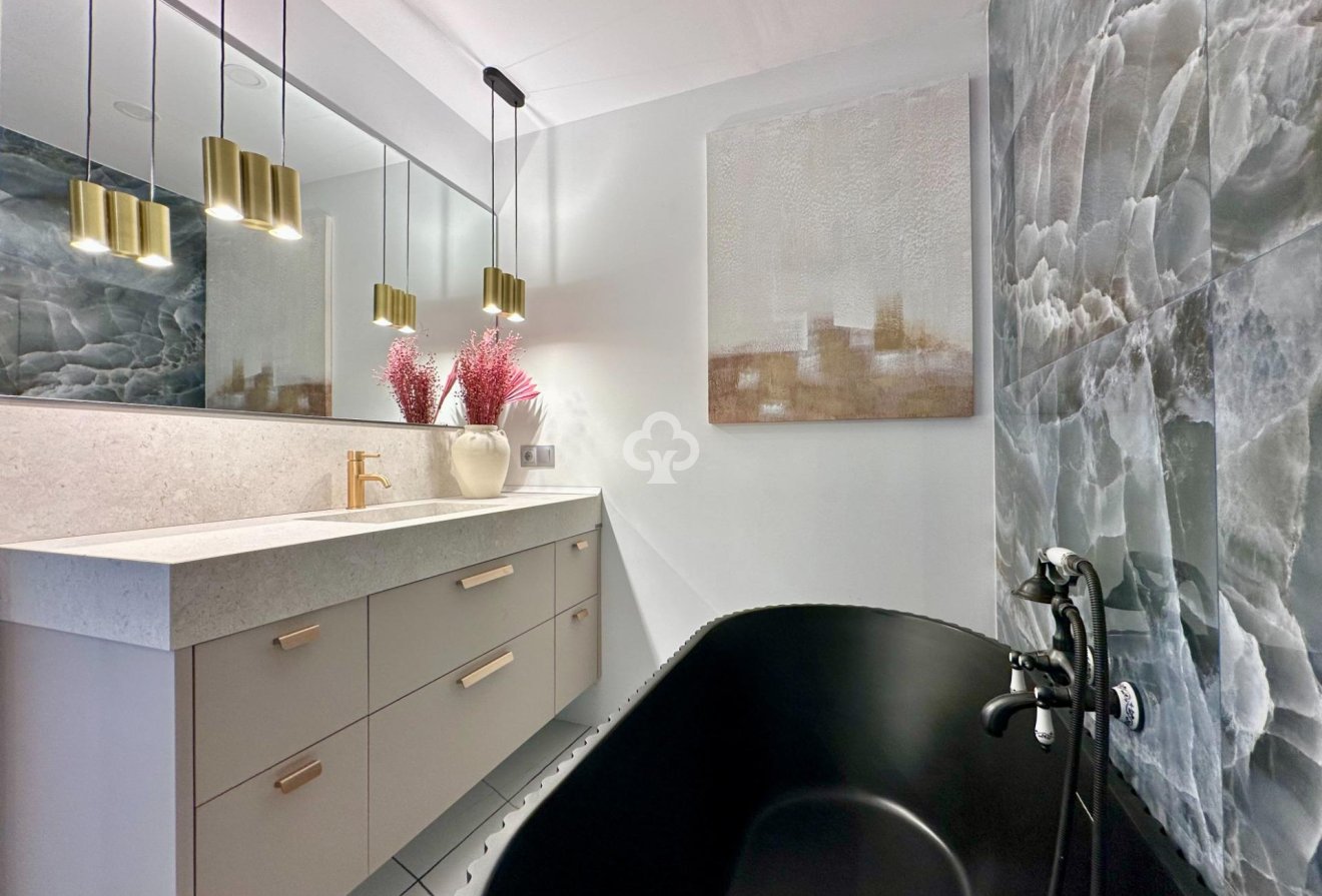 Resale - Apartament -
Fuengirola - 1ª Línea de playa