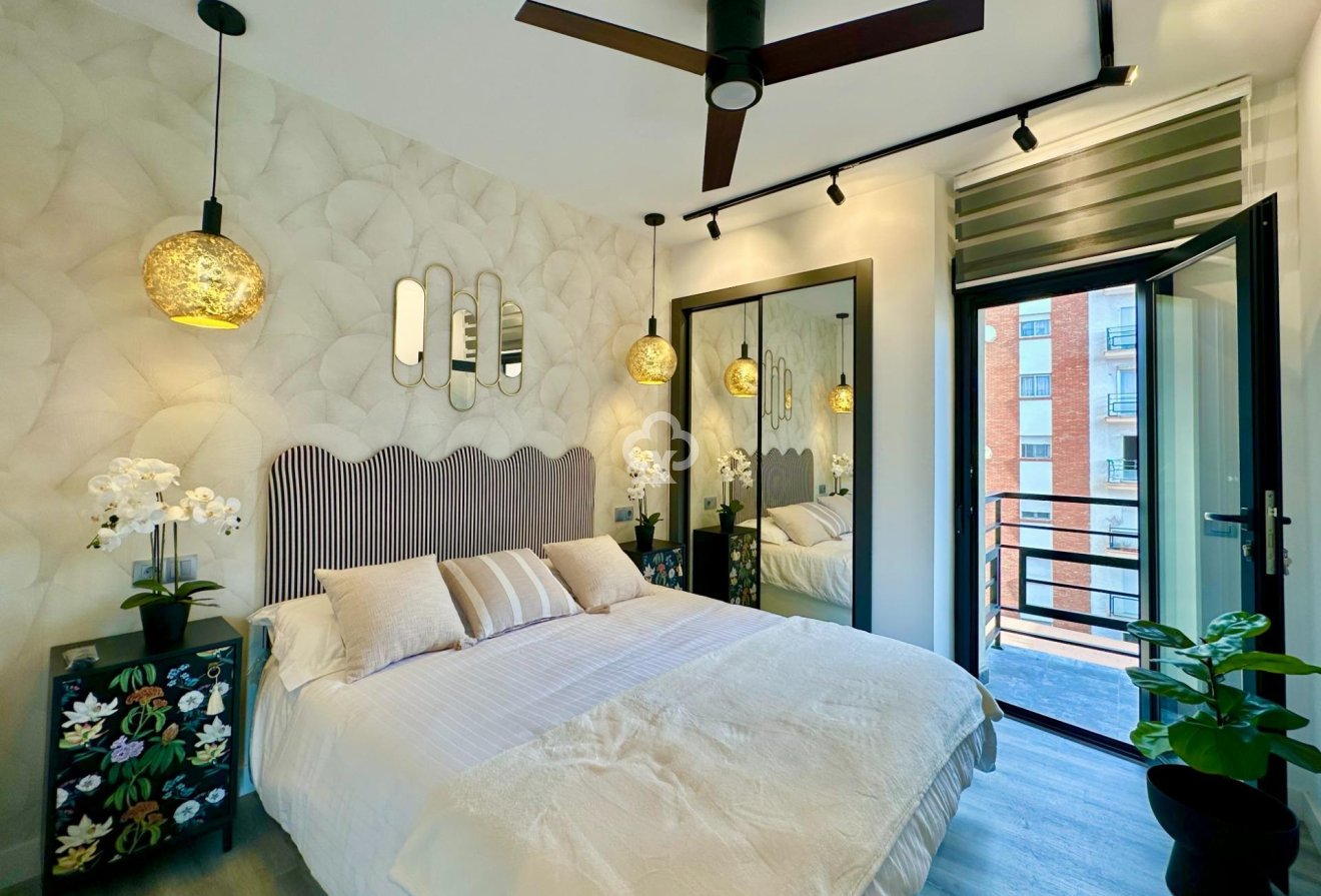 Resale - Apartament -
Fuengirola - 1ª Línea de playa